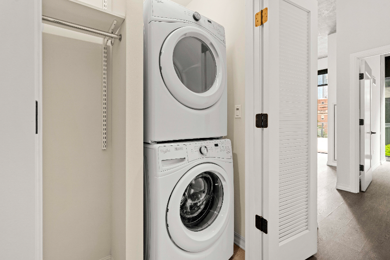 185 W Huron St - Photo 2 of 18