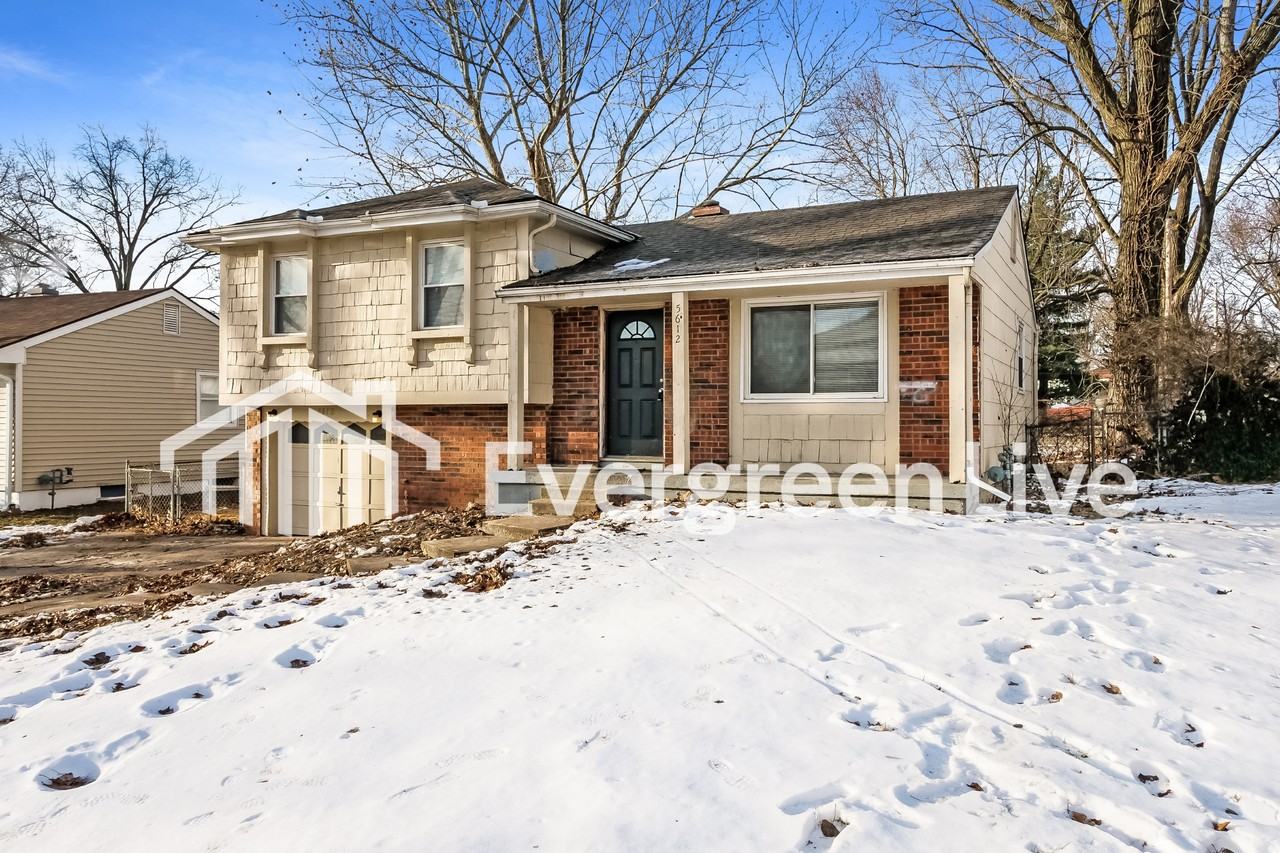 5612 N Quincy Ave - Photo 2 of 15