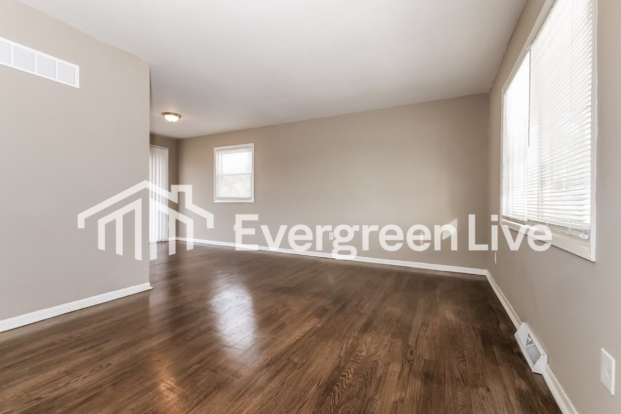 5612 N Quincy Ave - Photo 5 of 15