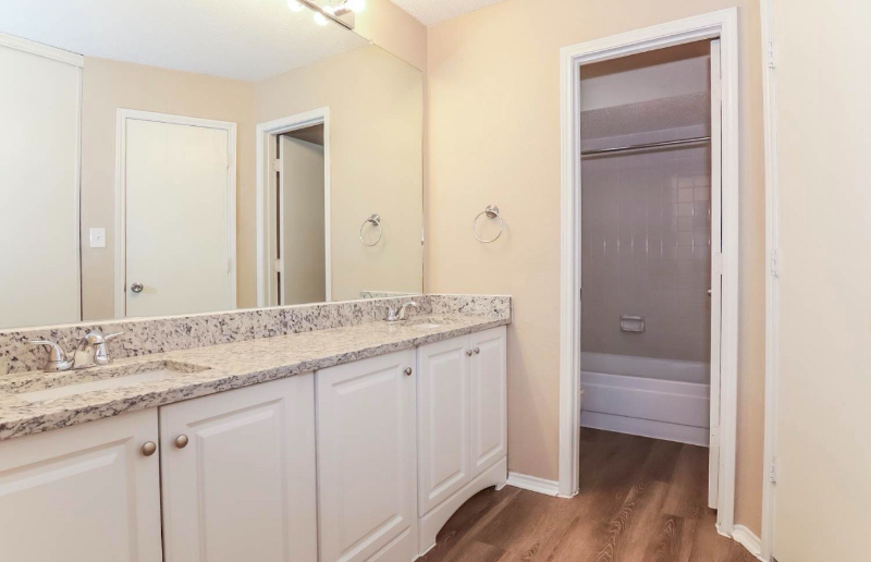 4246 Hathaway Dr - Photo 3 of 7