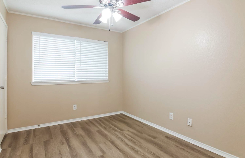 4246 Hathaway Dr - Photo 4 of 7