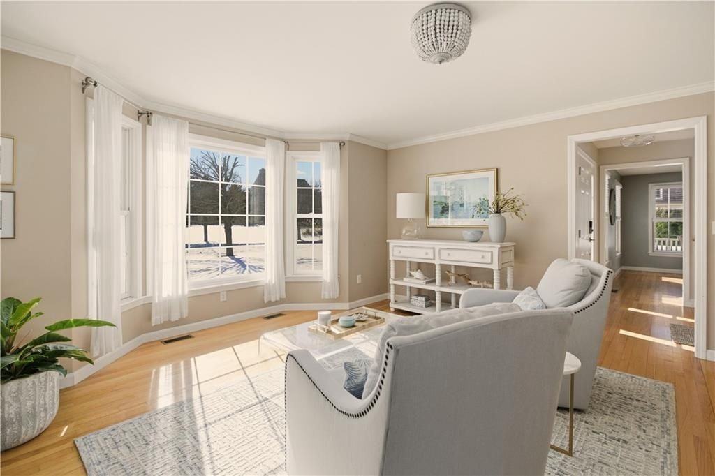 105 Lilac Ln - Photo 3 of 34