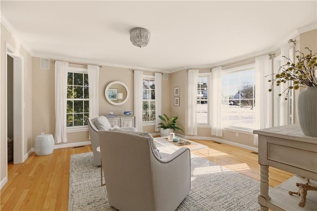 105 Lilac Ln - Photo 4 of 34