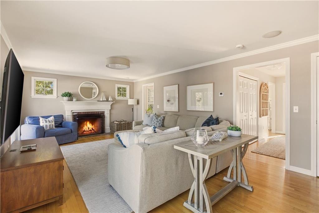 105 Lilac Ln - Photo 7 of 34