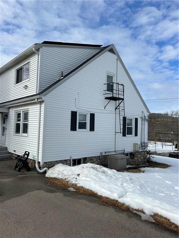 103 Oak St ##2 - Photo 3 of 14