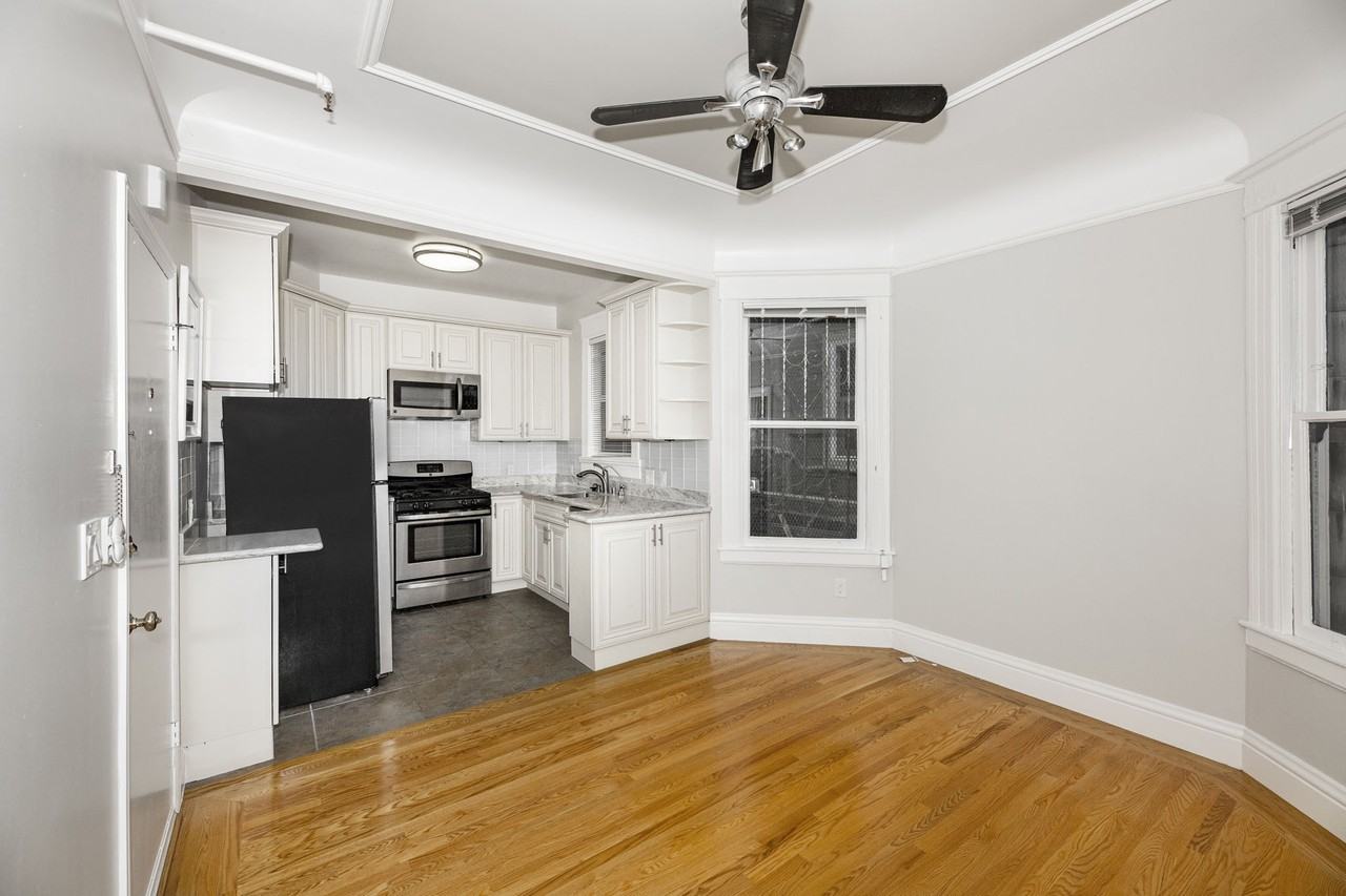 1201 Pine - Photo 2 of 11