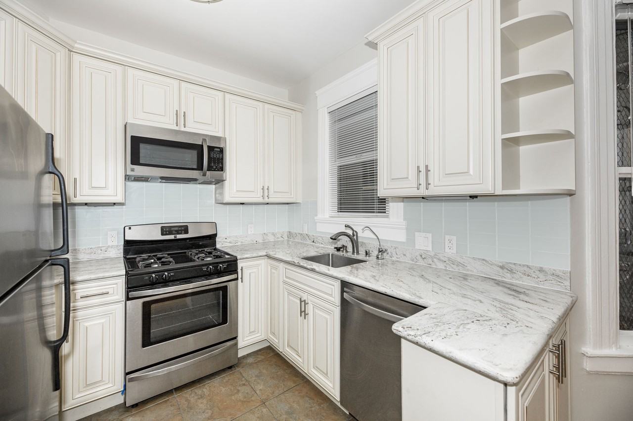 1201 Pine - Photo 3 of 11