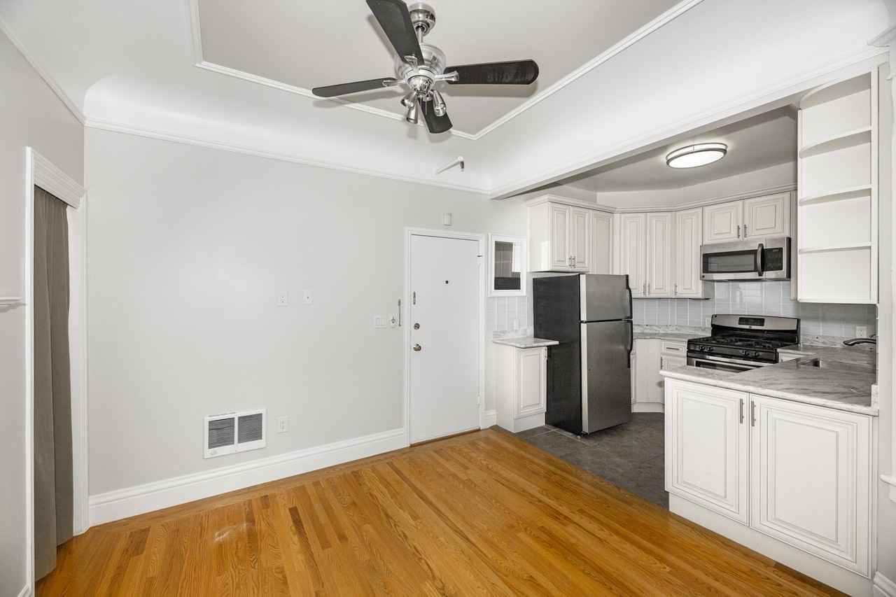 1201 Pine - Photo 4 of 11