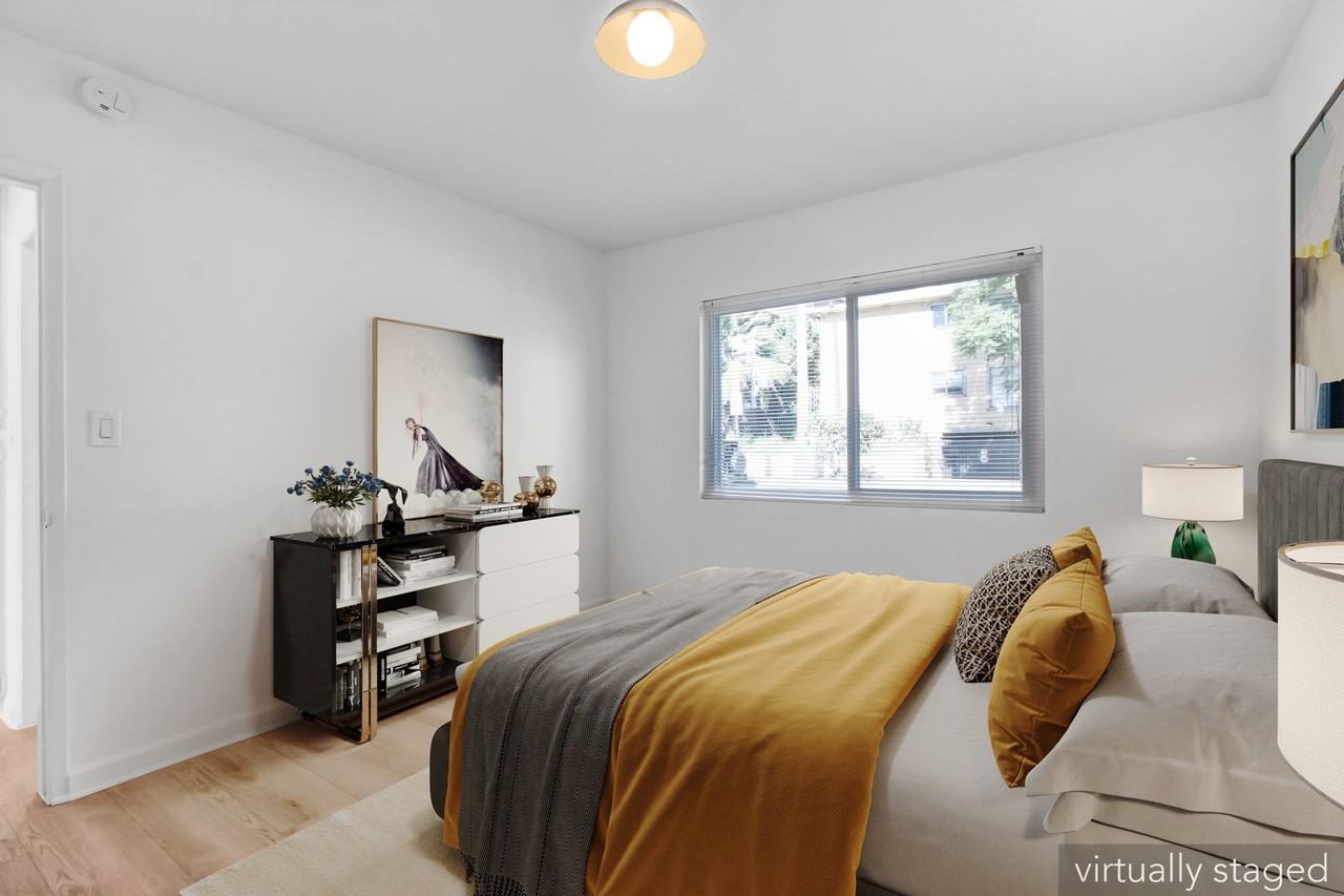 1545 North Laurel - Photo 3 of 17