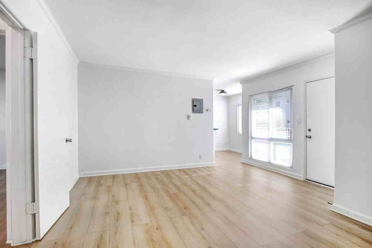 1545 North Laurel - Photo 6 of 17