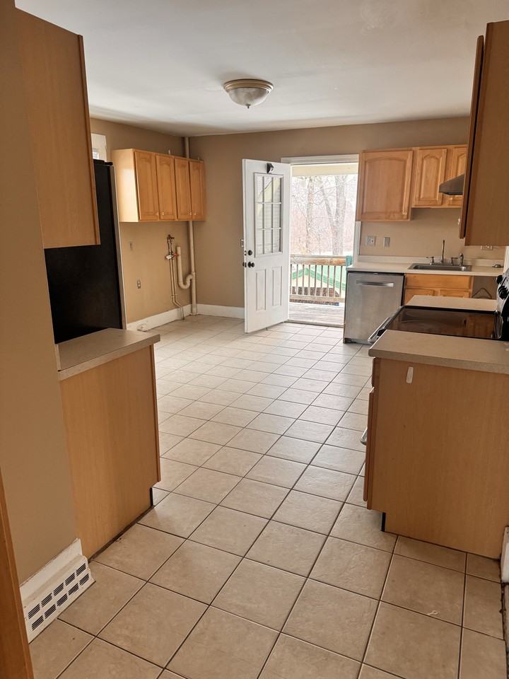 27 Lewis St #2ndFL - Photo 3 of 5