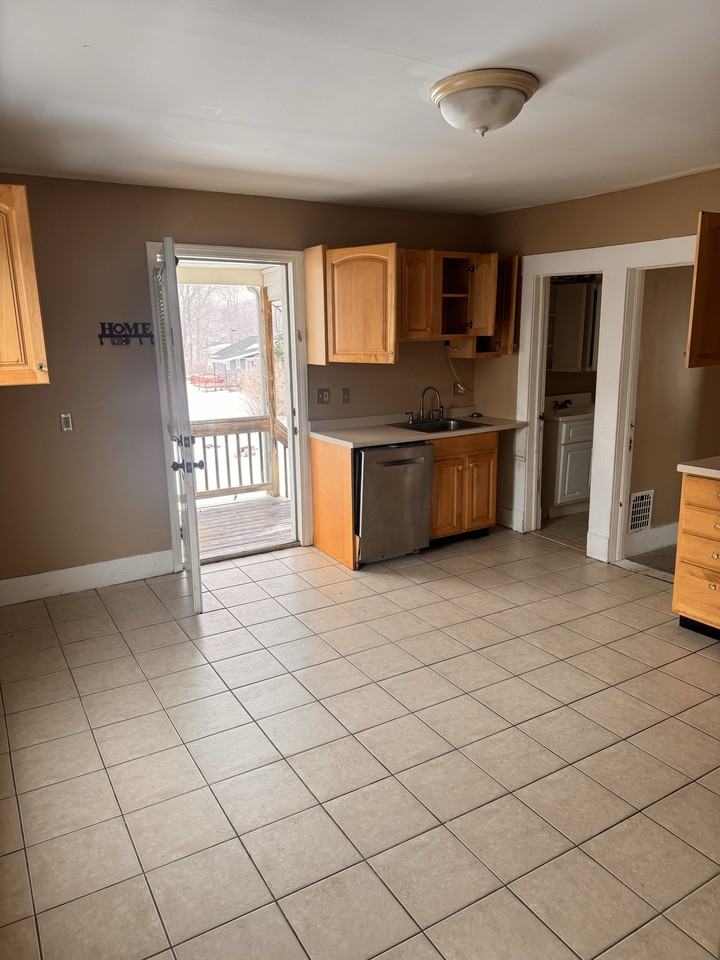 27 Lewis St #2ndFL - Photo 5 of 5