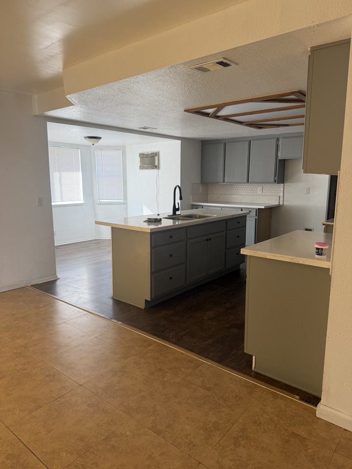 11370 Maple Ave - Photo 2 of 3