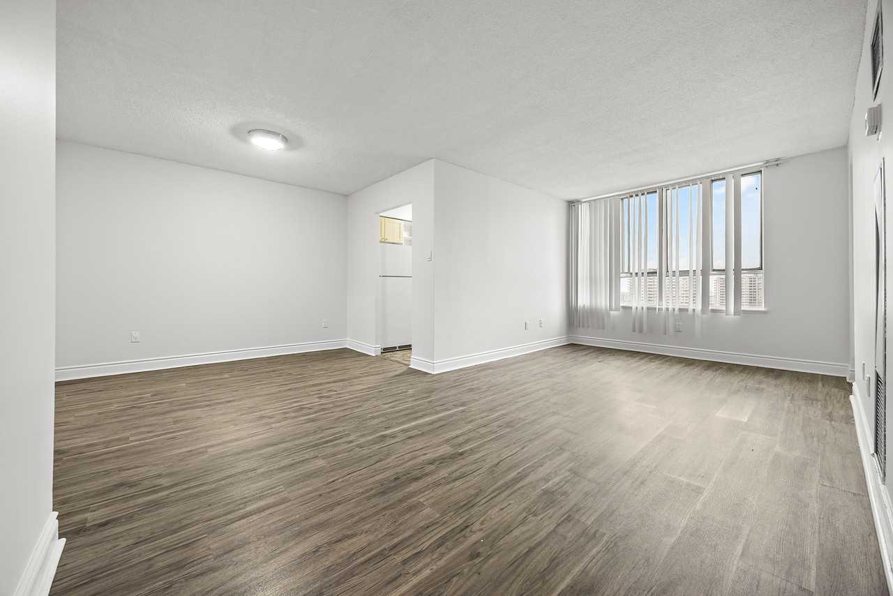 95 Charolais Boulevard - Photo 2 of 14