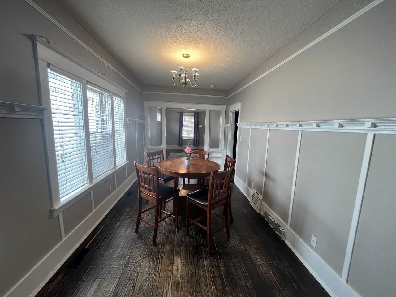 719 Avenue I S - Photo 4 of 15