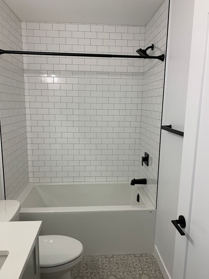 403 Hilliard St W - Photo 3 of 9