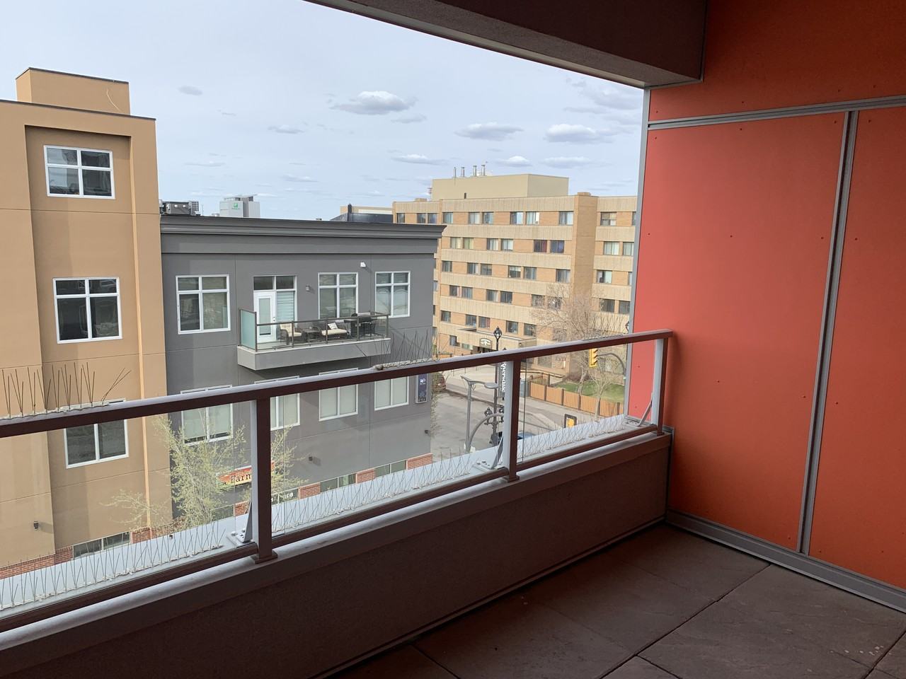 1 Bedroom + Den | 1 Bathroom | 414 - Photo 3 of 16