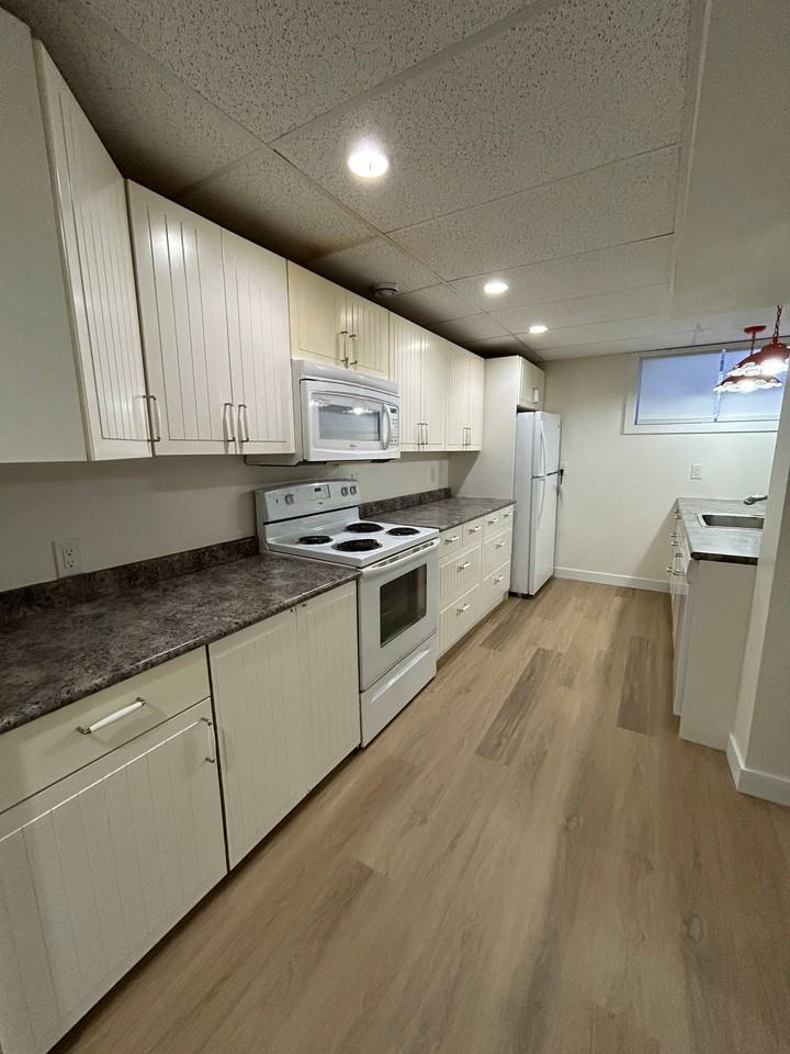 1536 Avenue G N - Photo 5 of 17