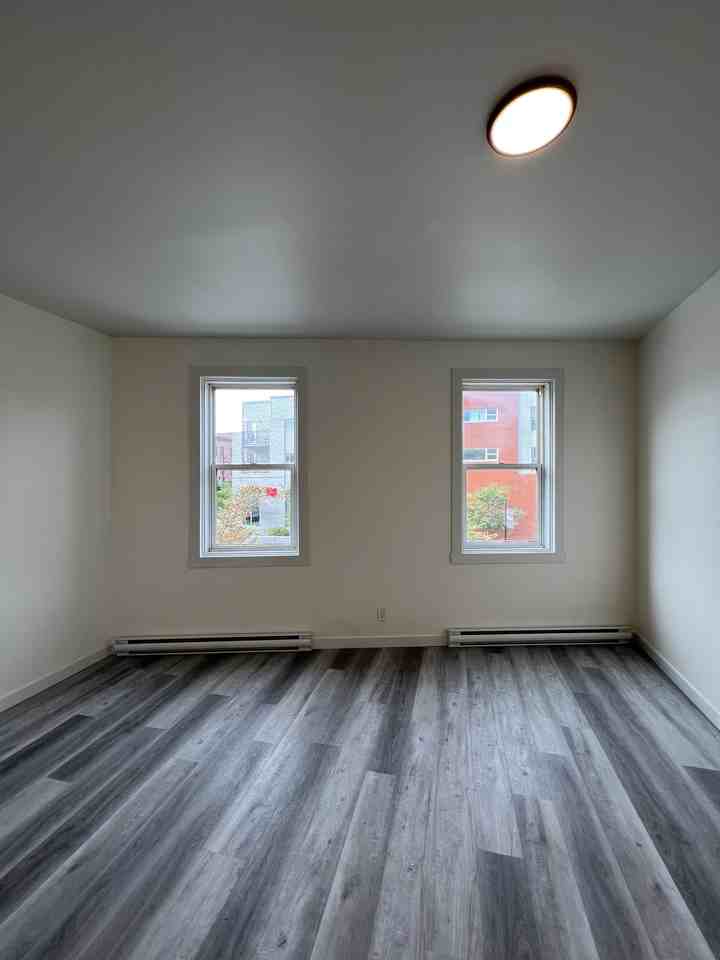 507 Rose de Lima & 3493 Notre Dame West - Photo 6 of 11