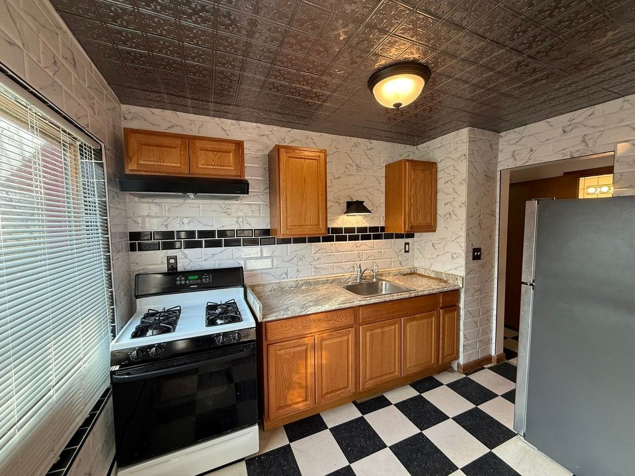 7006 W Becher St - Photo 2 of 17