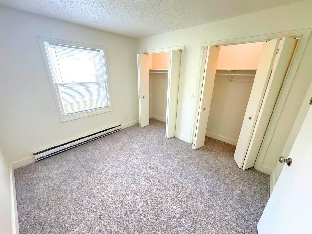 305CL - Photo 3 of 23