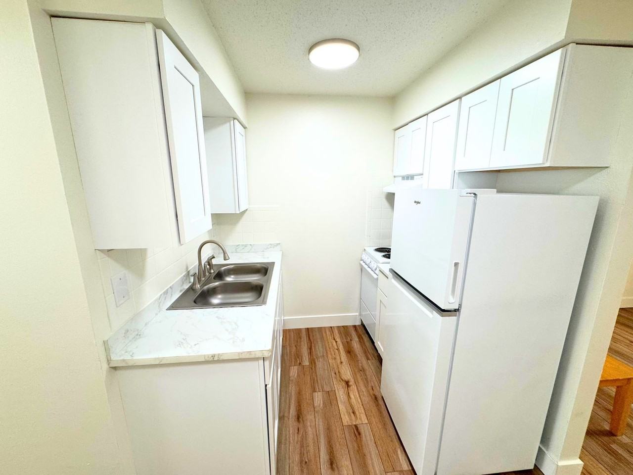 305CL - Photo 5 of 23