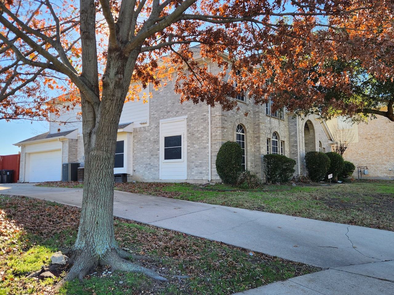 328 Ashley Pl - Photo 2 of 23