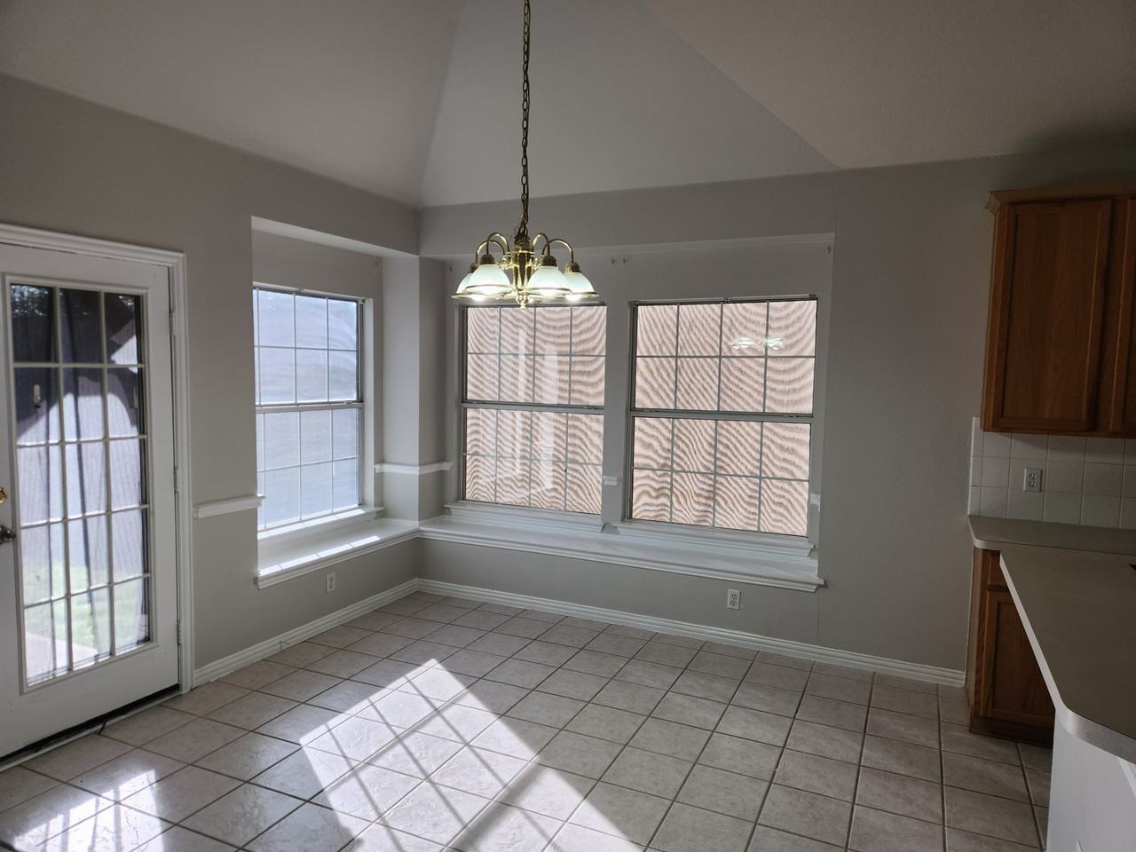 328 Ashley Pl - Photo 6 of 23