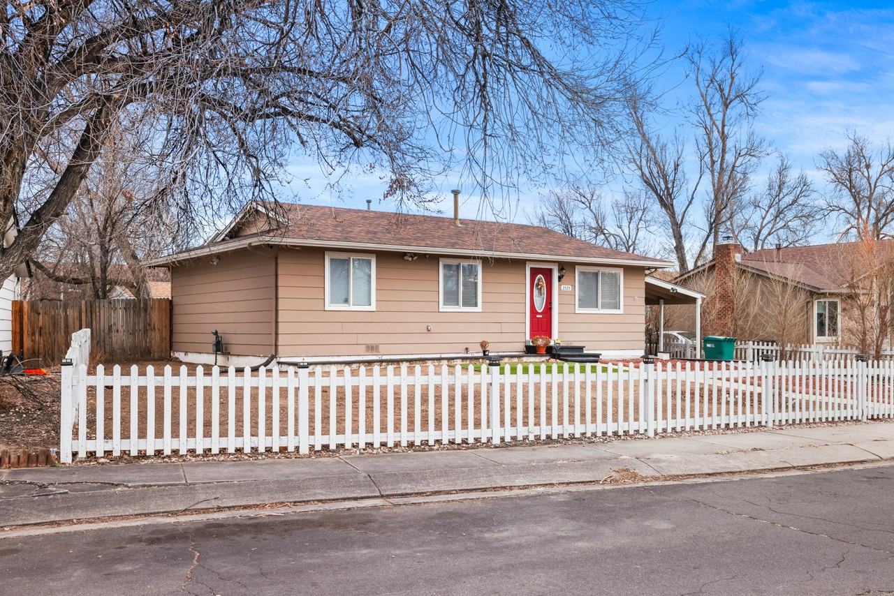 2525 Nadine Dr #NA - Photo 2 of 30