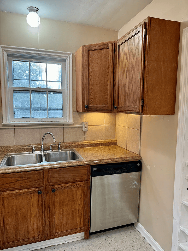 3682 Glencairn Rd - Photo 5 of 13