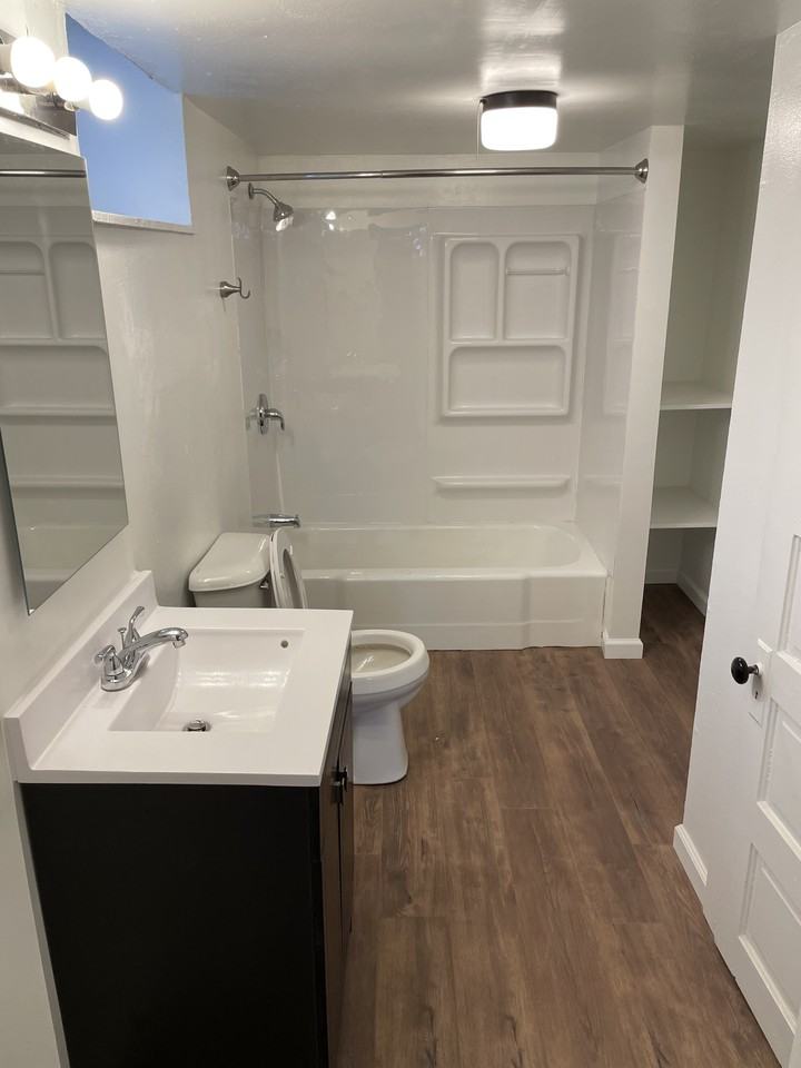 909 S College St #A - Photo 2 of 7