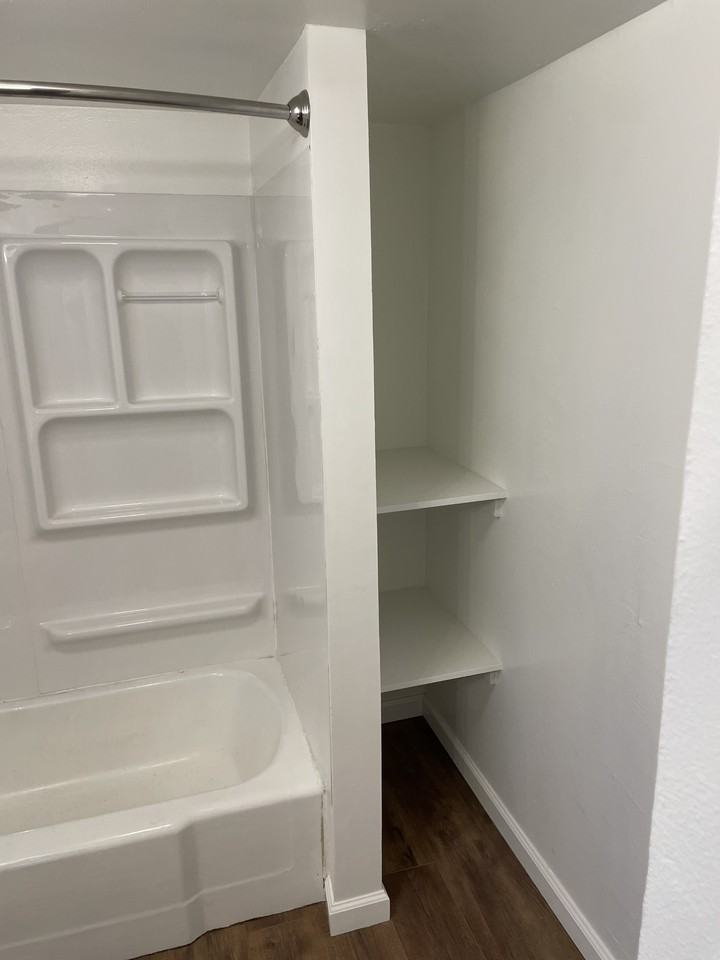 909 S College St #A - Photo 3 of 7