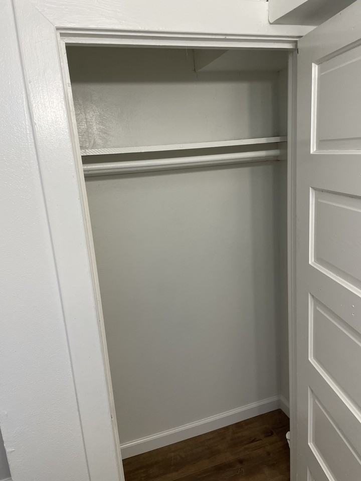 909 S College St #A - Photo 4 of 7