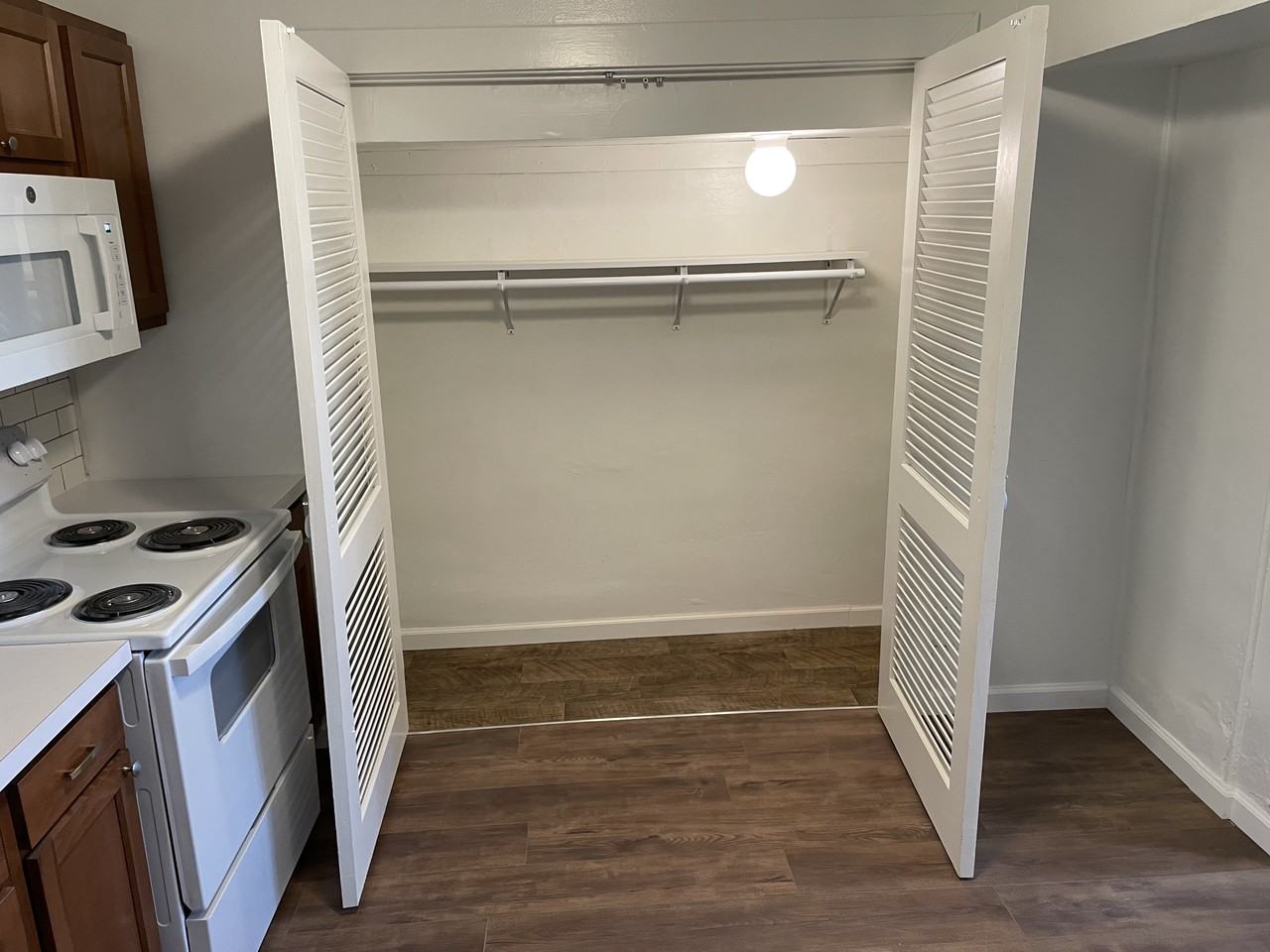 909 S College St #A - Photo 6 of 7