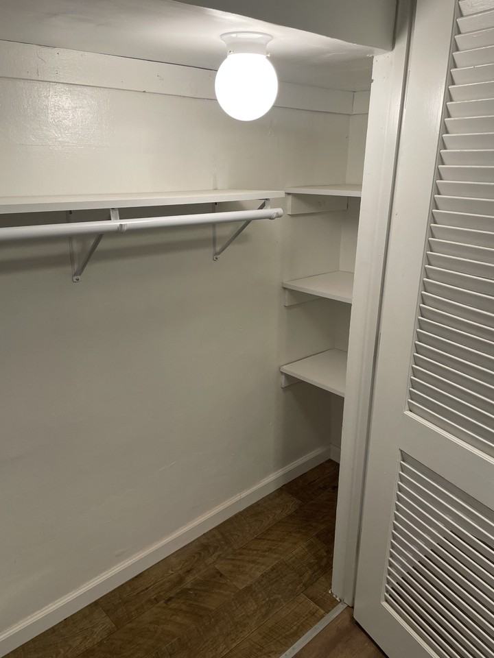 909 S College St #A - Photo 7 of 7