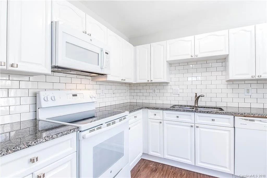 3715 Melrose Cottage Dr - Photo 4 of 18