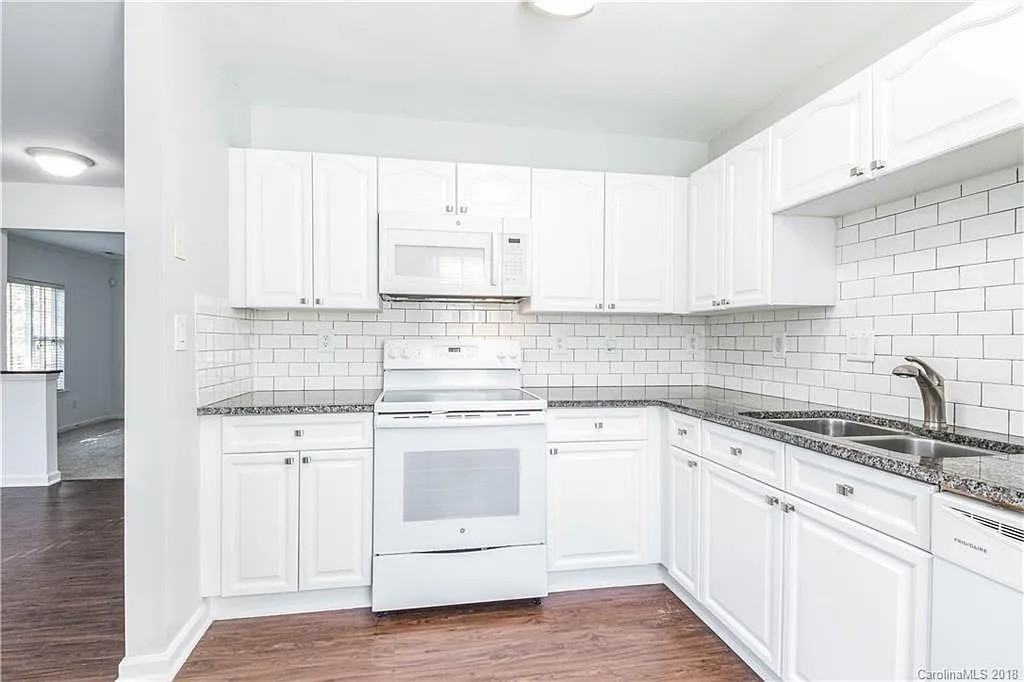 3715 Melrose Cottage Dr - Photo 5 of 18