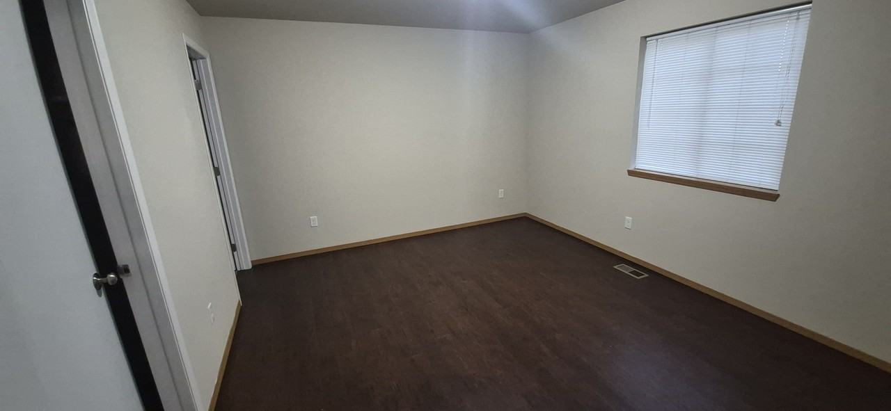 1701 Guernsey St #NA - Photo 3 of 14