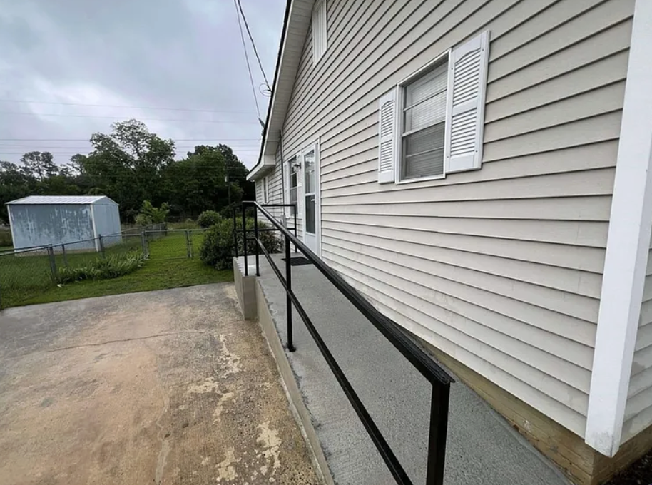 726 Mcarthur Blvd - Photo 2 of 12