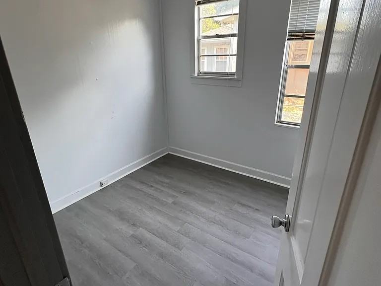 726 Mcarthur Blvd - Photo 3 of 12