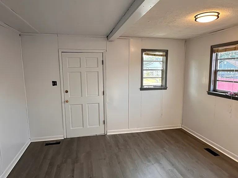 726 Mcarthur Blvd - Photo 4 of 12