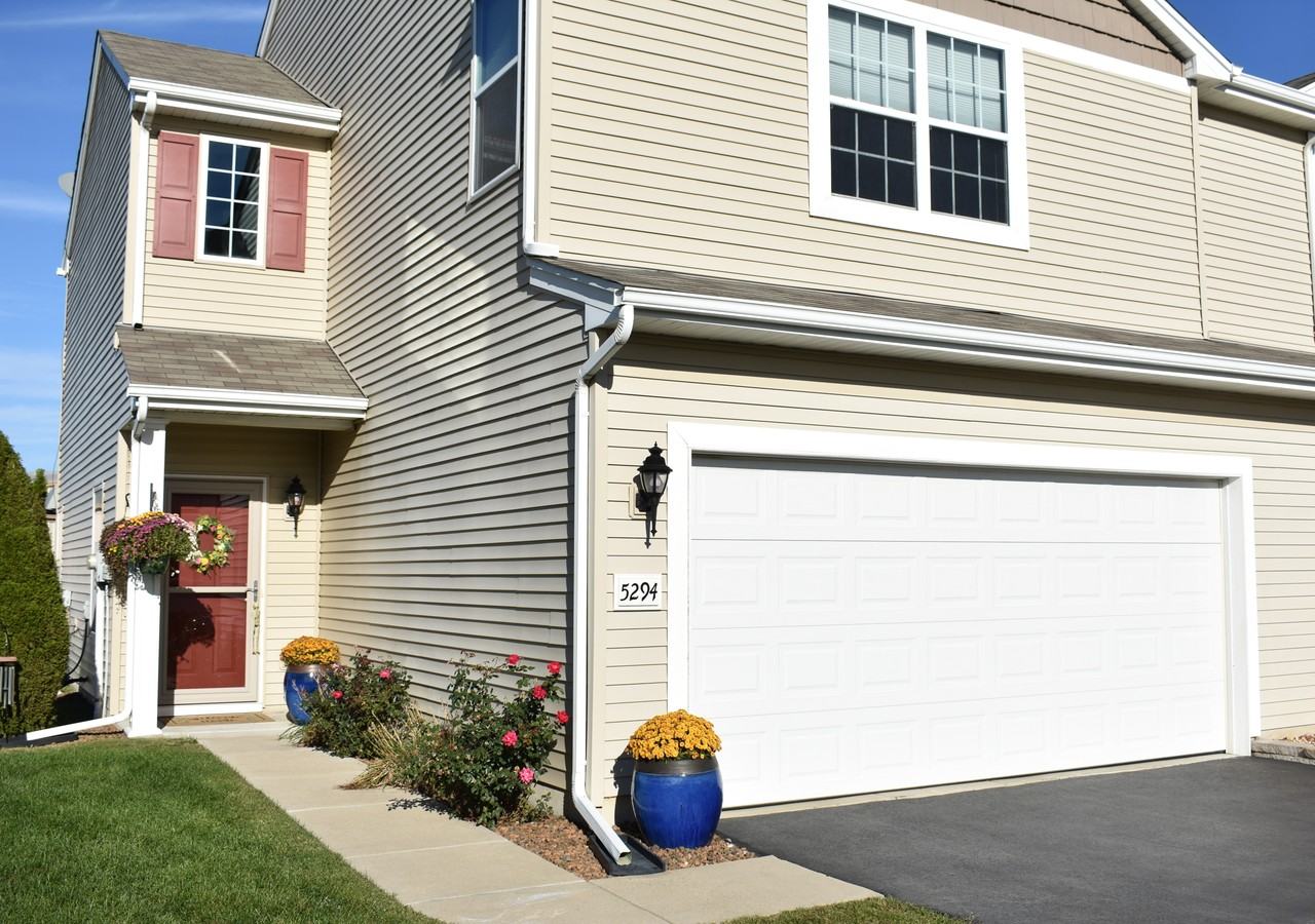 5294 Platinum Dr - Photo 3 of 41