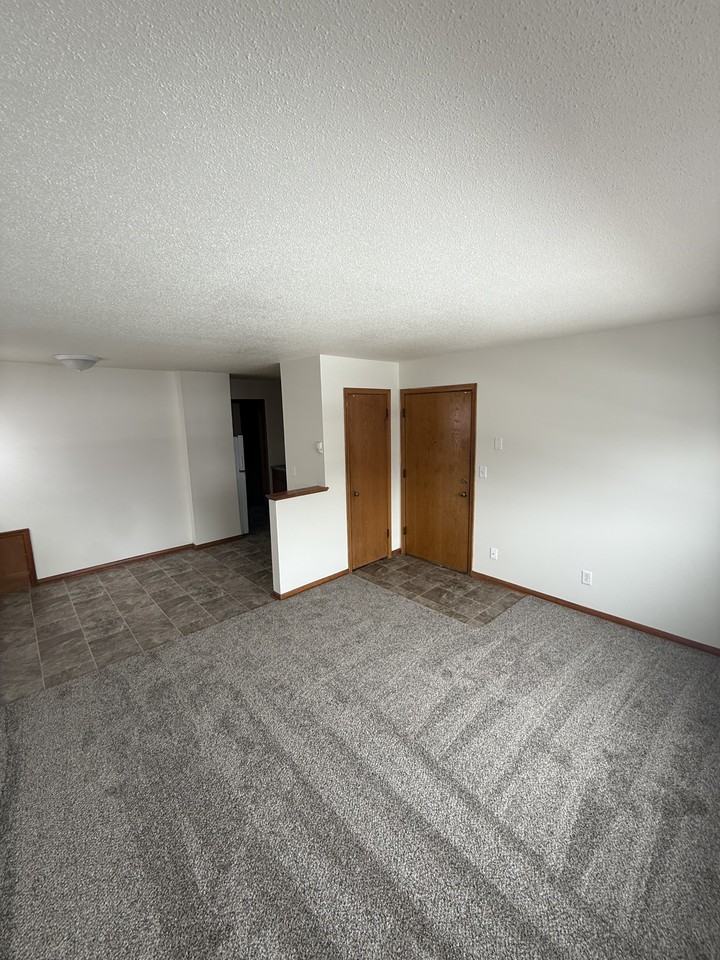 5121 University Ave Ne #101 - Photo 2 of 9