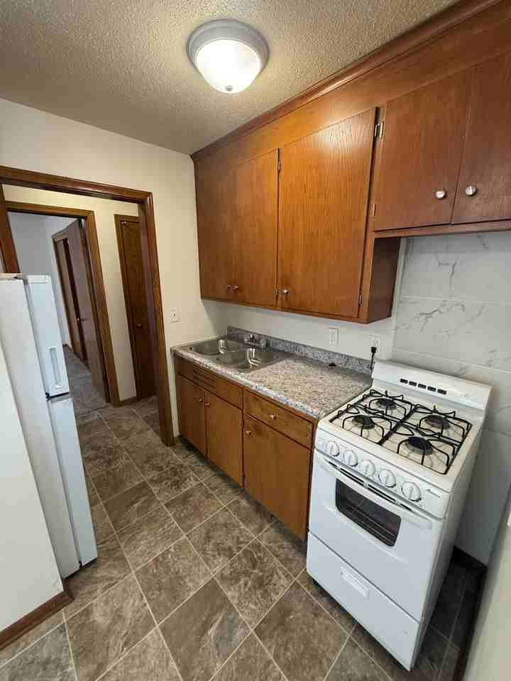 5121 University Ave Ne #101 - Photo 4 of 9