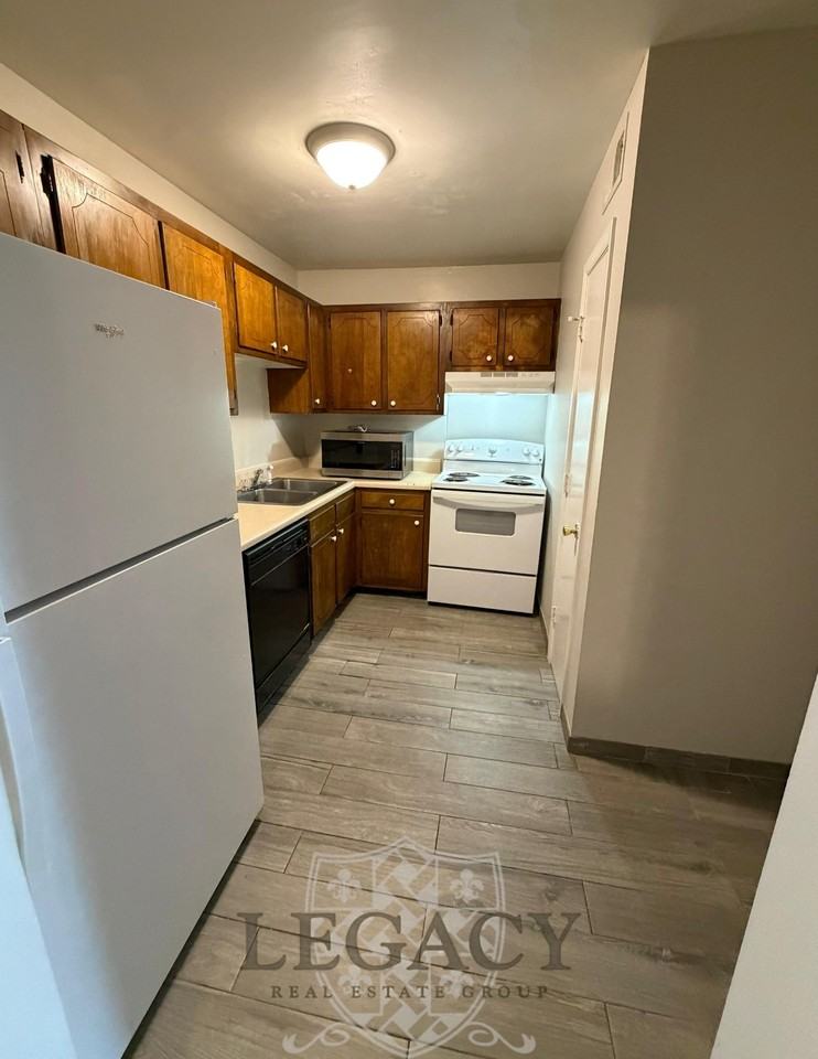 370 Wallace Rd #D13 - Photo 6 of 15