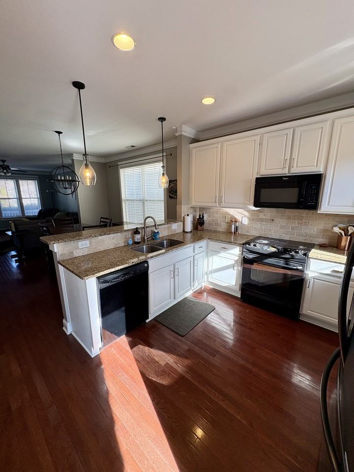 515 Dubois Ct #1 - Photo 3 of 36