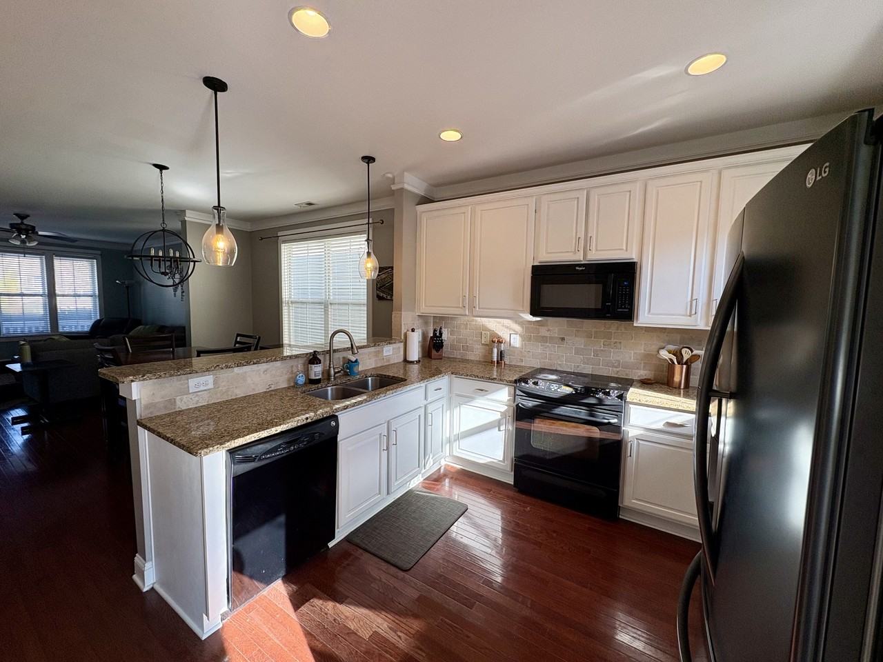 515 Dubois Ct #1 - Photo 4 of 36