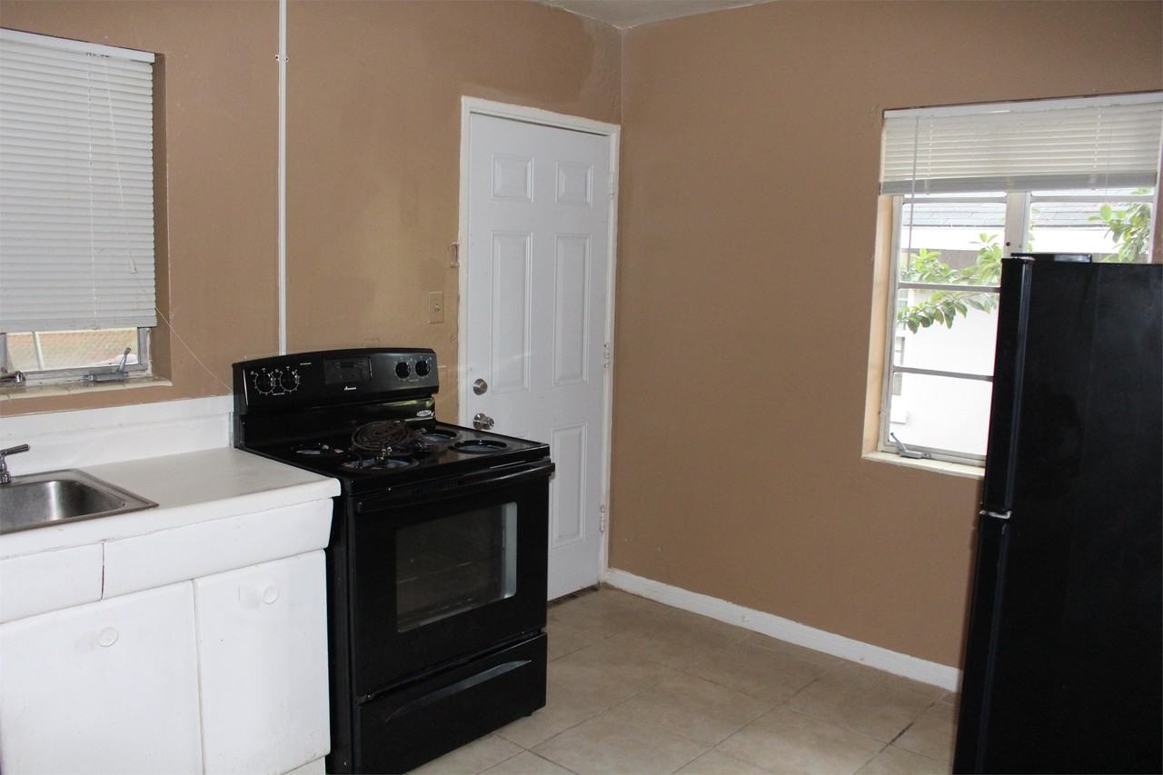 801 N Harding St #1 - Photo 4 of 4