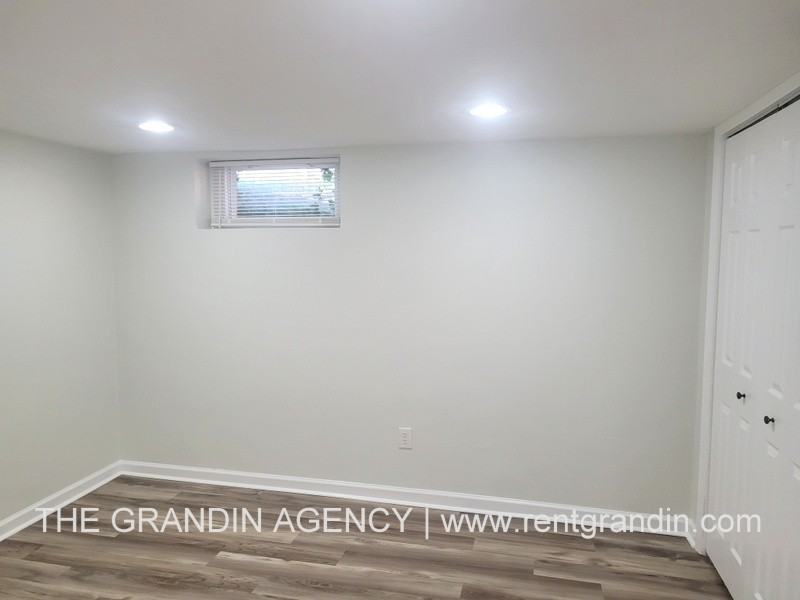 2803 Burton Ave Nw #3 - Photo 4 of 11