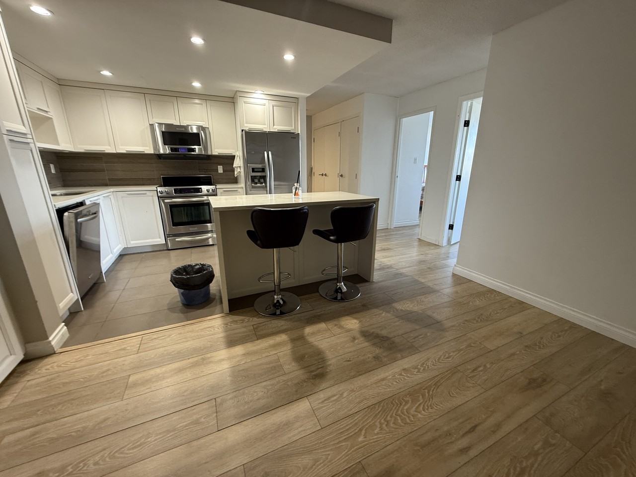 6611 Minoru Boulevard - Photo 6 of 12